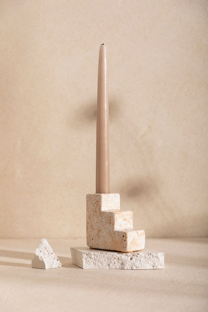 Bougeoir en béton Matteo, teinte Écume Sabbia. Fabriqué par Atelier Hesmée.