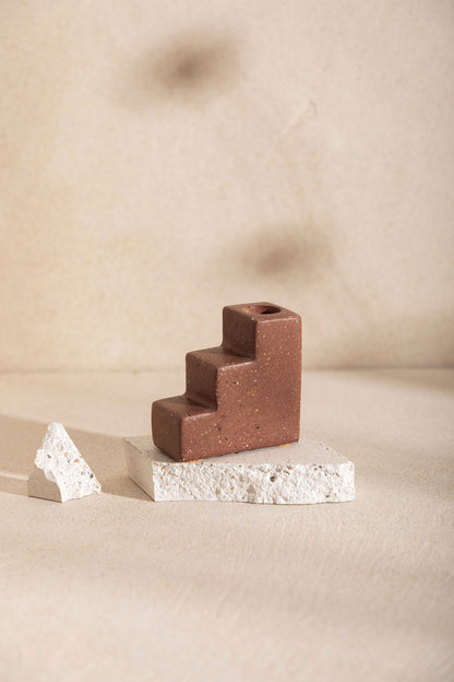 Bougeoir en béton Matteo, teinte Moca. Fabriqué par Atelier Hesmée.